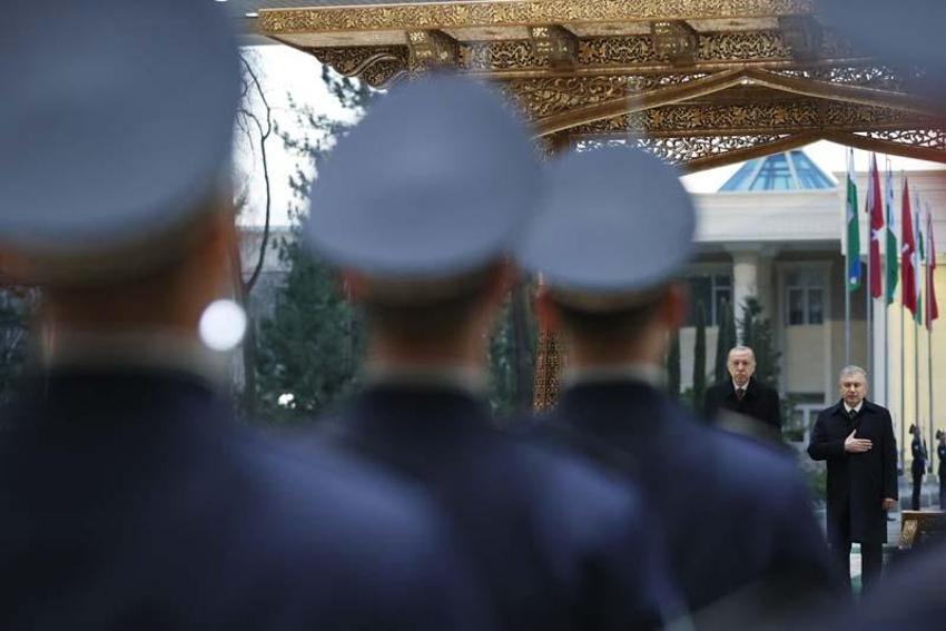 Cumhurbaşkanı Erdoğan, Özbekistan’da resmi törenle karşılandı