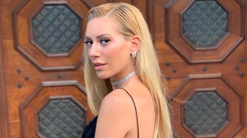 Sinem Kobal'dan yeni poz geldi! 8 aylık hamile olan Kobal'a yorum yağdı...