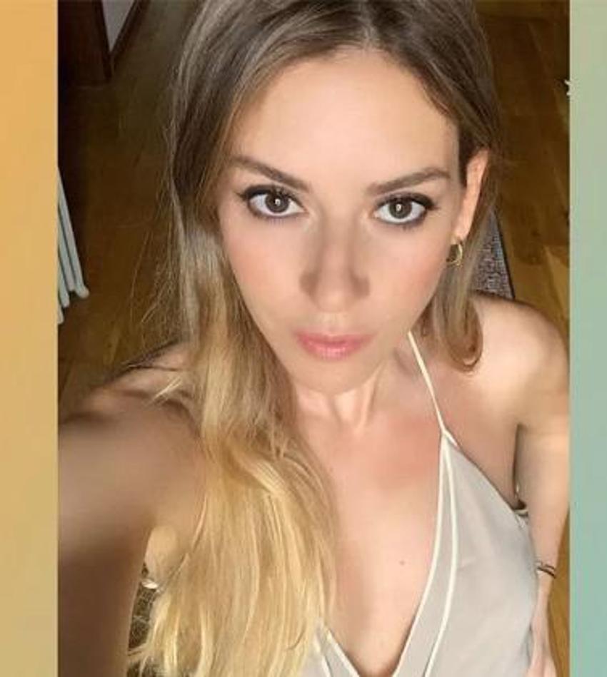 Sinem Kobal'dan yeni poz geldi! 8 aylık hamile olan Kobal'a yorum yağdı...