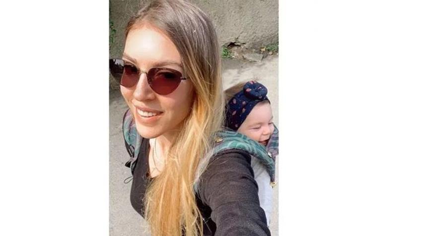 Sinem Kobal'dan yeni poz geldi! 8 aylık hamile olan Kobal'a yorum yağdı...
