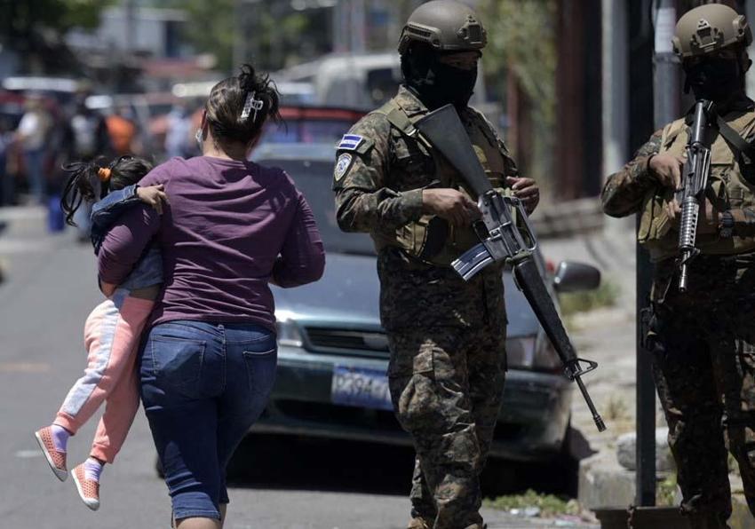 Dünya bu görüntüleri konuşuyor! El Salvador Cumhurbaşkanı Nayib Bukele'den şaşırtan rest: Öldürmeyi bırakın yoksa bedelini onlar öder!