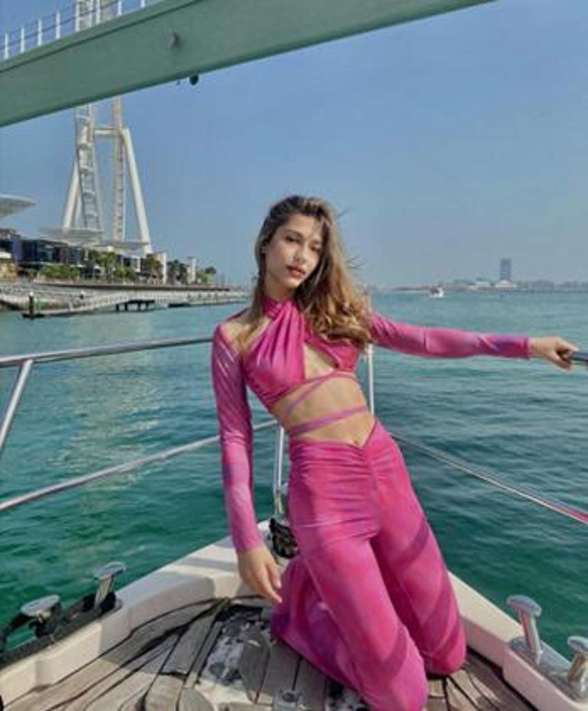 Mira Atagül, Dubai'de moral depoluyor!