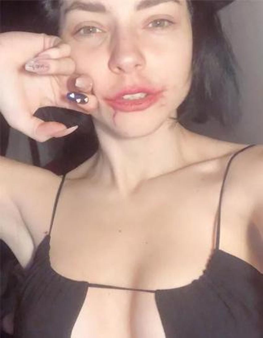 Merve Boluğur'un mayolu pozu sosyal medyayı ikiye böldü! 'Göğsün gözüküyor'