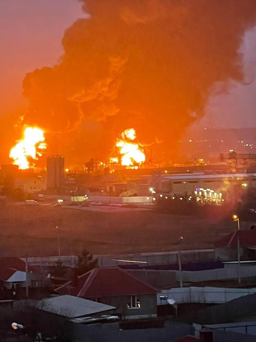 Ukrayna-Rusya savaşında son gelişmeler... Ukrayna Rusya topraklarını vurdu! helikopterler petrol tesisini bombaladı...