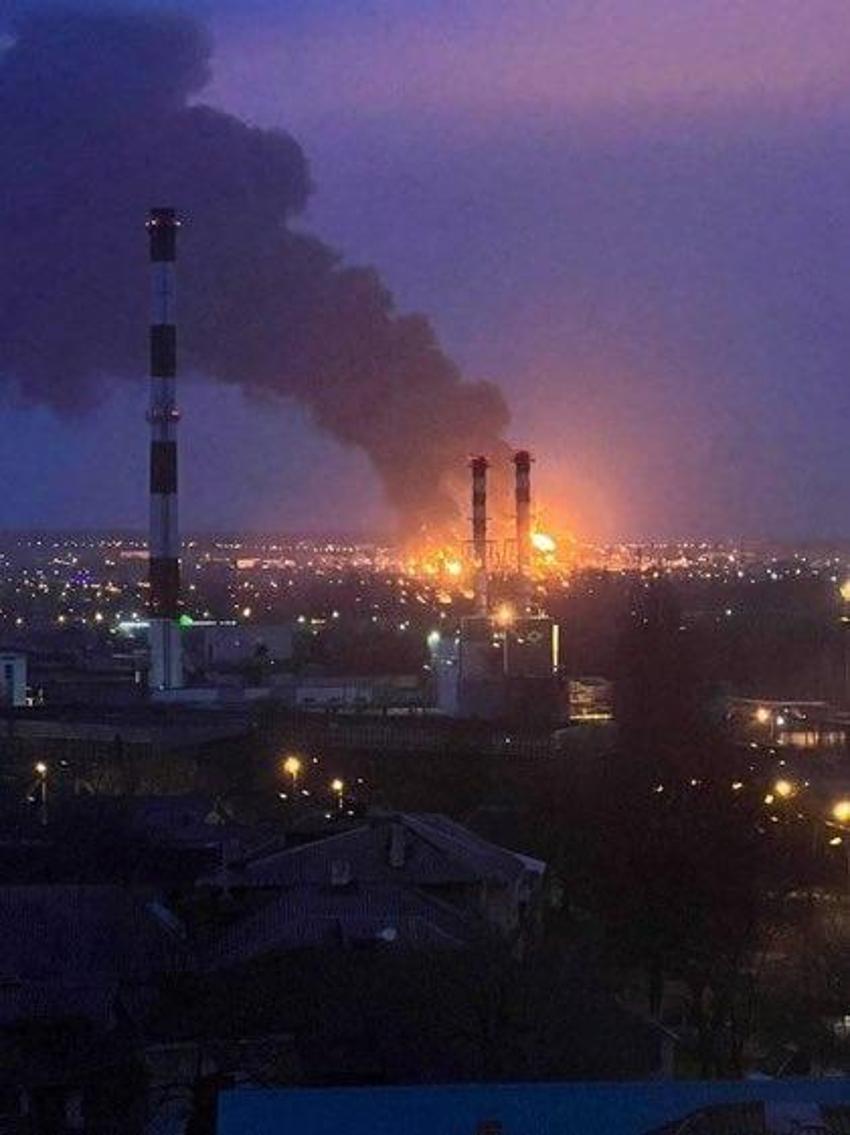 Ukrayna-Rusya savaşında son gelişmeler... Ukrayna Rusya topraklarını vurdu! helikopterler petrol tesisini bombaladı...