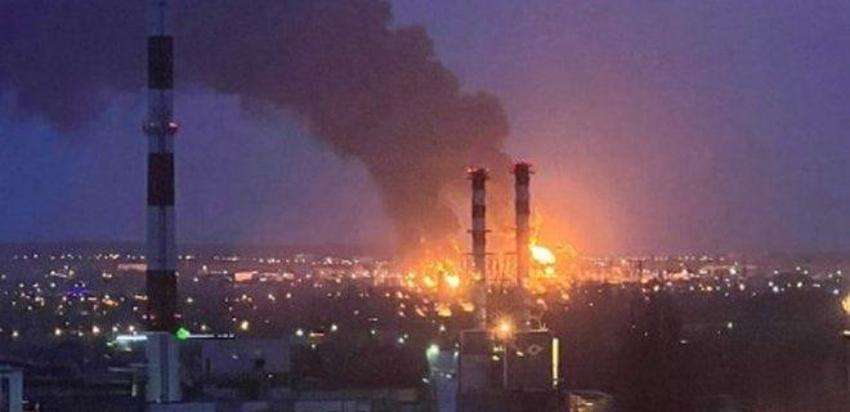 Ukrayna-Rusya savaşında son gelişmeler... Ukrayna Rusya topraklarını vurdu! helikopterler petrol tesisini bombaladı...