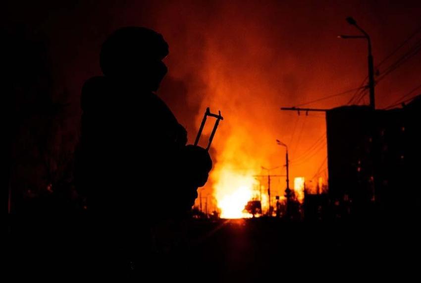 Ukrayna-Rusya savaşında son gelişmeler... Ukrayna Rusya topraklarını vurdu! helikopterler petrol tesisini bombaladı...