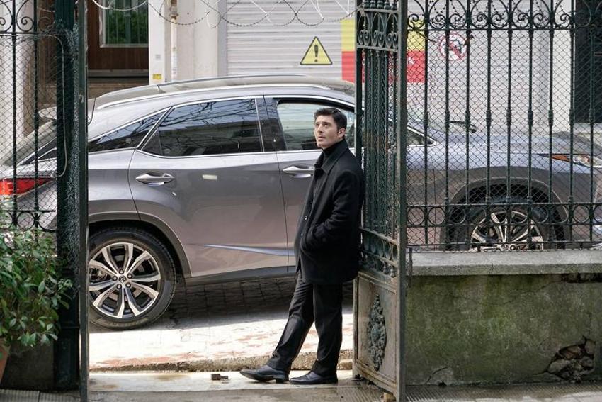 Camdaki Kız'da Nalan ve Hayri, Feride'ye yakalandı!