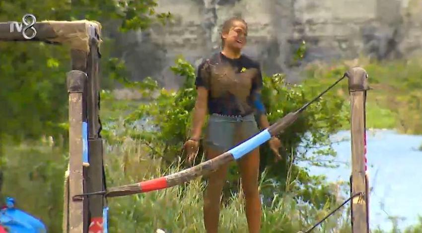 Survivor'da Nisa ve Yağmur birbirine girdi! Oyunu yarıda bıraktı, üzerine yürüdü! 'Ne dedin sen?'
