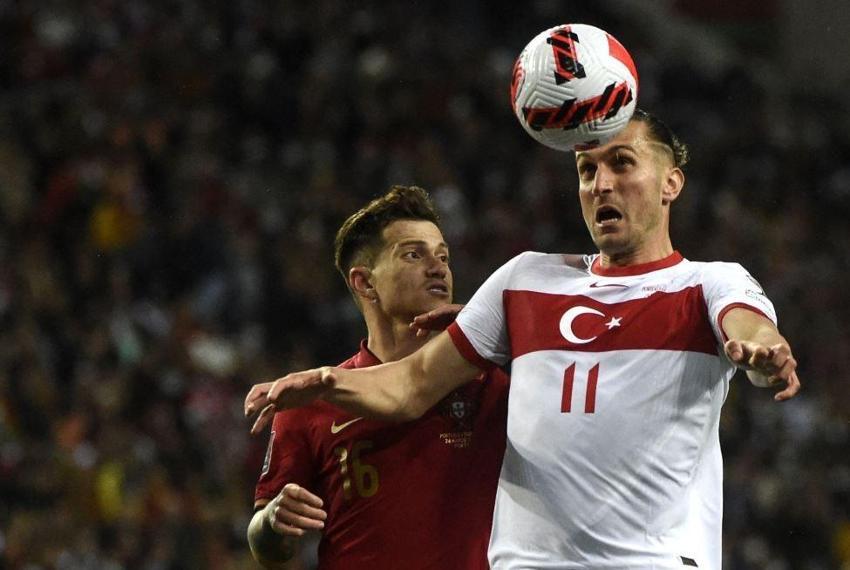 Yusuf Yazıcı, Cemrenaz Turhan ile aşk yaşıyor! '1 Nisan şakası değil' diyerek ilan ettiler