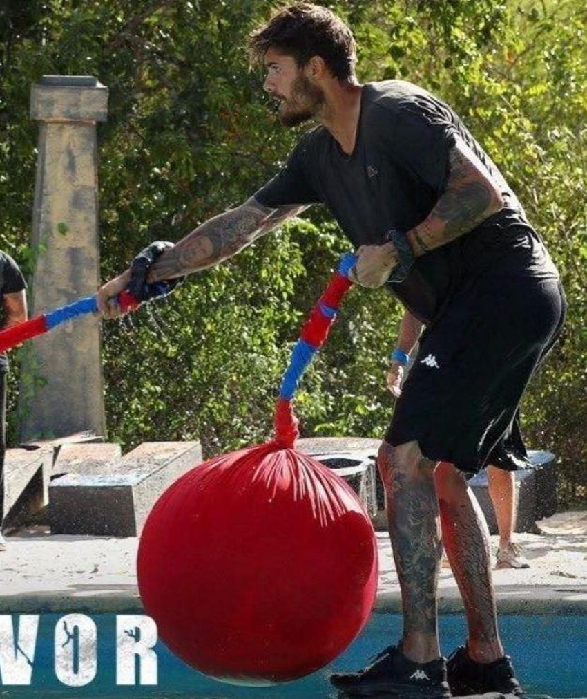 Survivor Barış'tan, kendisine 'Boş boş geziyorsun' diyen Nagihan'a sert sözler! 'Birkaç kılçık daha var...'