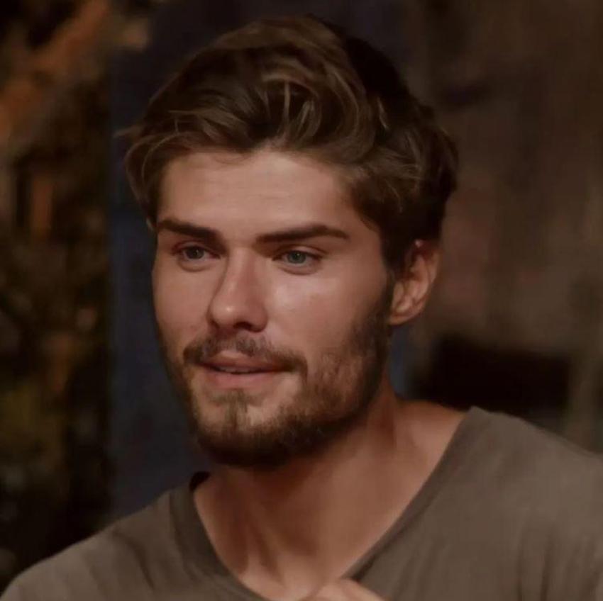 Survivor Barış'tan, kendisine 'Boş boş geziyorsun' diyen Nagihan'a sert sözler! 'Birkaç kılçık daha var...'