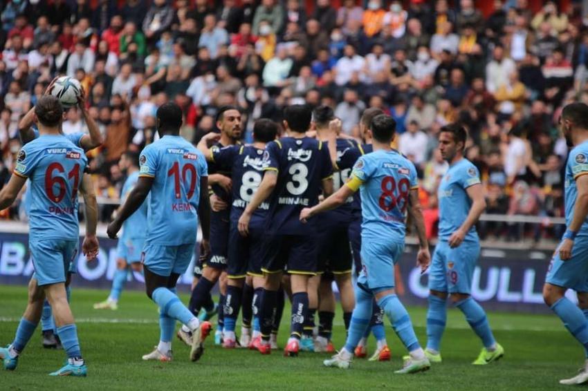 Süper Lig'de Kayserispor ile Fenerbahçe 3 puan için karşı karşıya geldi!