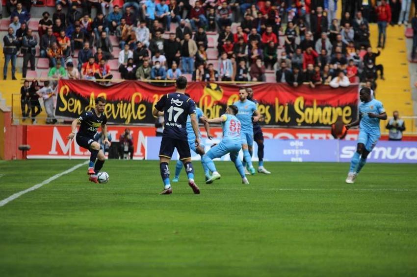 Süper Lig'de Kayserispor ile Fenerbahçe 3 puan için karşı karşıya geldi!