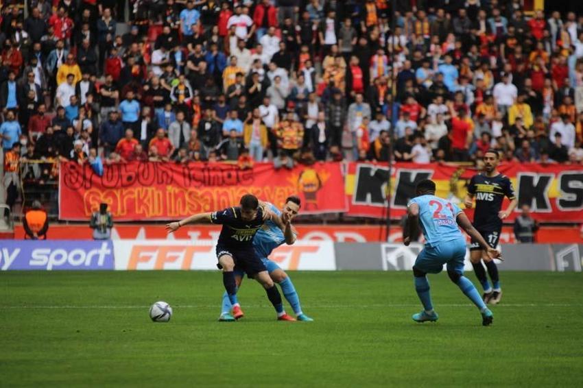 Süper Lig'de Kayserispor ile Fenerbahçe 3 puan için karşı karşıya geldi!