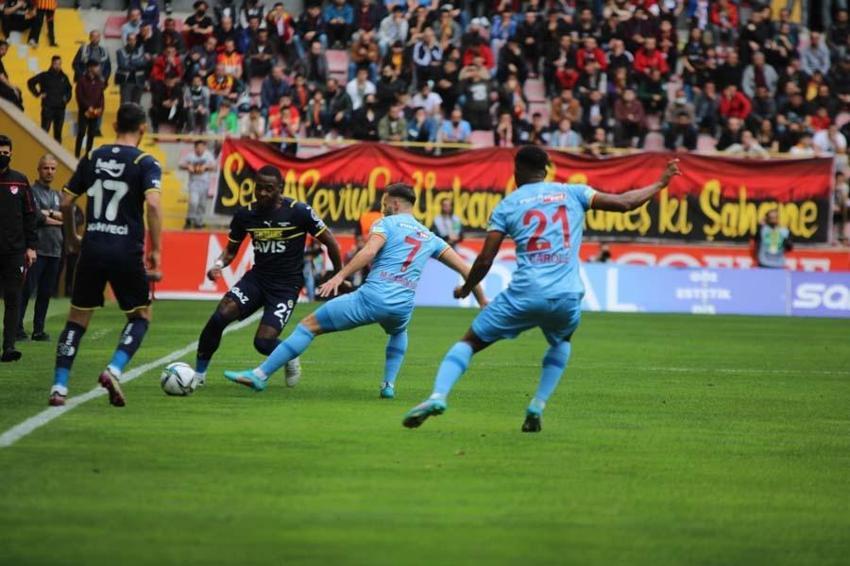 Süper Lig'de Kayserispor ile Fenerbahçe 3 puan için karşı karşıya geldi!