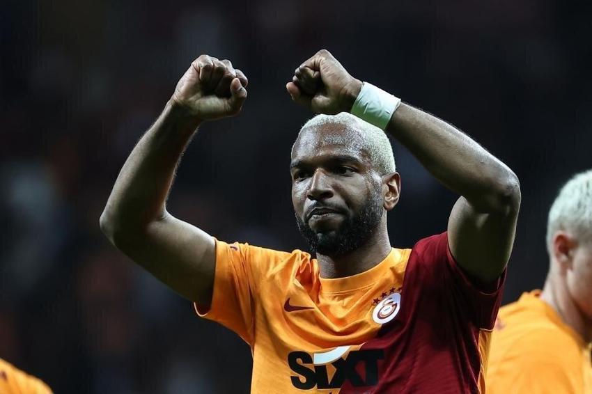 Canlı yayında duyurdu! Telefonla görüştüm Galatasaray'ın yeni teknik direktörü...