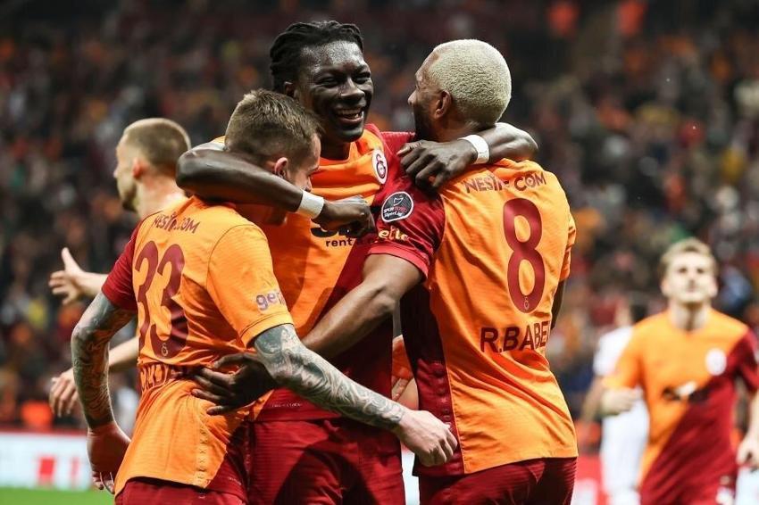 Canlı yayında duyurdu! Telefonla görüştüm Galatasaray'ın yeni teknik direktörü...