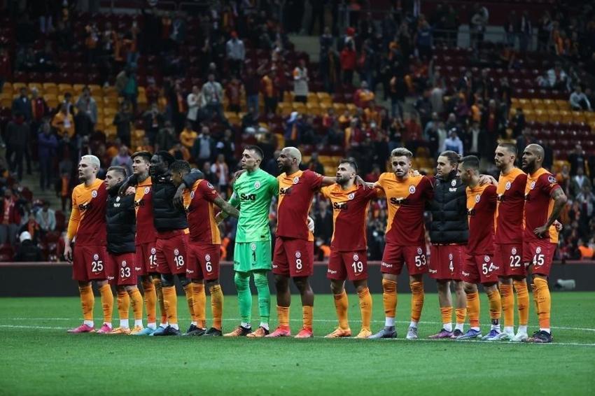 Canlı yayında duyurdu! Telefonla görüştüm Galatasaray'ın yeni teknik direktörü...