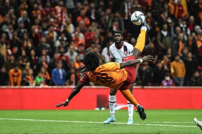 Canlı yayında duyurdu! Telefonla görüştüm Galatasaray'ın yeni teknik direktörü...