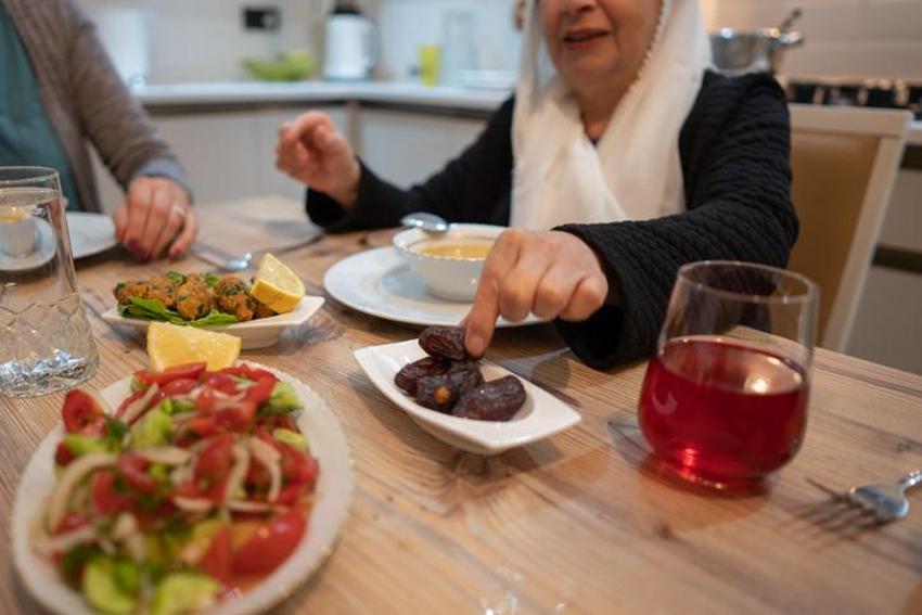 Sahurda yenirse tok tutuyor, oruç tutarken açlık ve halsizlik hissini ortadan kaldırıyor! Vitamin, kalsiyum, protein...