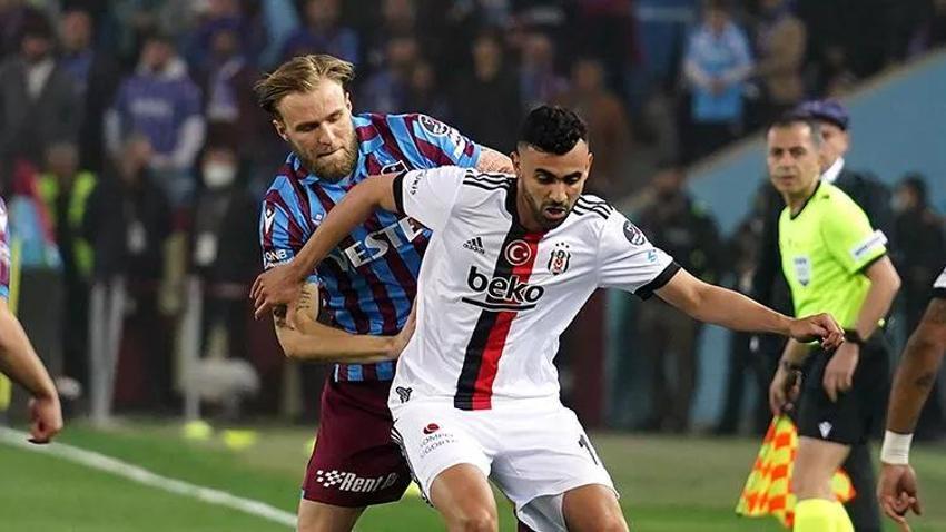 Trabzonspor-Beşiktaş maçına damga vurdu! VAR sonrası şok, hakem Zorbay Küçük'ün o kararı...