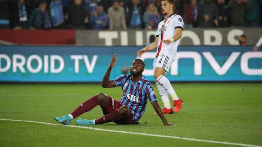 Trabzonspor-Beşiktaş maçına damga vurdu! VAR sonrası şok, hakem Zorbay Küçük'ün o kararı...