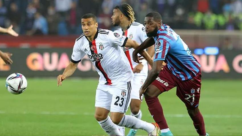 Trabzonspor-Beşiktaş maçına damga vurdu! VAR sonrası şok, hakem Zorbay Küçük'ün o kararı...