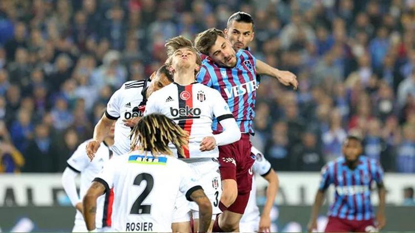 Trabzonspor-Beşiktaş maçına damga vurdu! VAR sonrası şok, hakem Zorbay Küçük'ün o kararı...