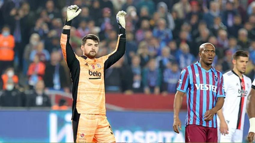 Trabzonspor-Beşiktaş maçına damga vurdu! VAR sonrası şok, hakem Zorbay Küçük'ün o kararı...