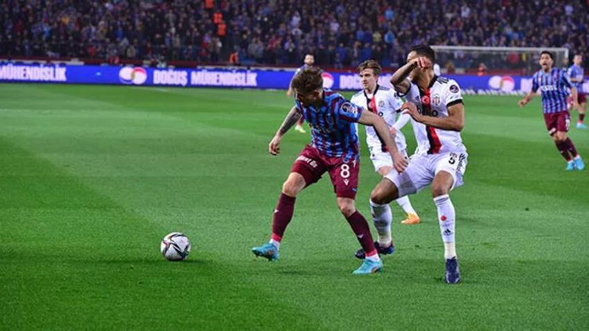 Trabzonspor-Beşiktaş maçına damga vurdu! VAR sonrası şok, hakem Zorbay Küçük'ün o kararı...