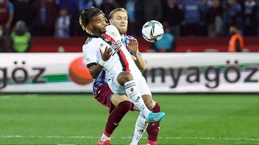 Trabzonspor-Beşiktaş maçına damga vurdu! VAR sonrası şok, hakem Zorbay Küçük'ün o kararı...
