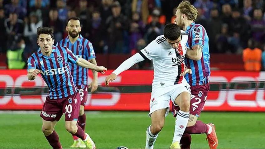 Trabzonspor-Beşiktaş maçına damga vurdu! VAR sonrası şok, hakem Zorbay Küçük'ün o kararı...