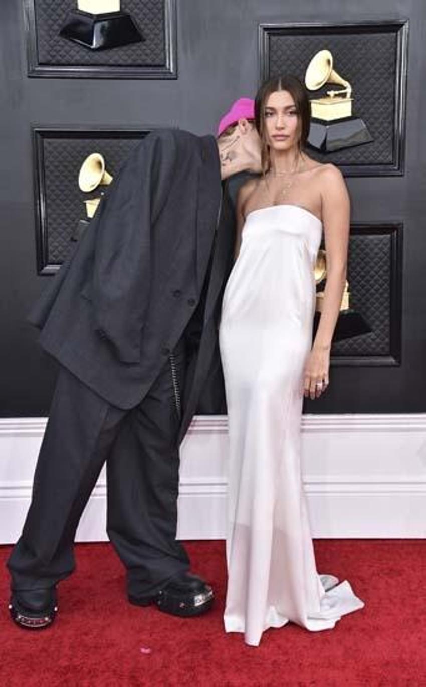 2022 Grammy Ödülleri sahiplerini buldu! Kırmızı halıda şıklık yarışı...