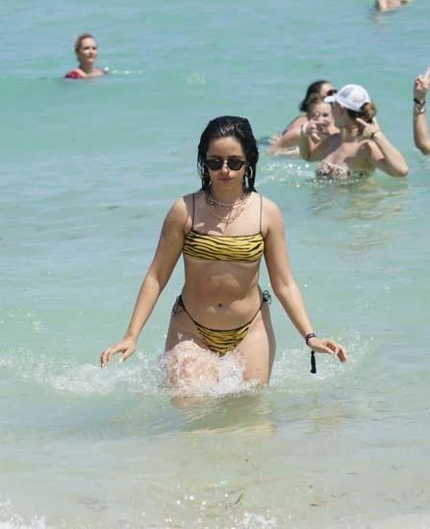 Camila Cabello isyan etti: Göbeğimi sıktım karın kaslarım ağrıdı