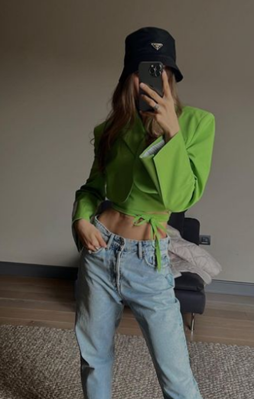 Özlem Ada Şahin karın kası estetiği mi yaptırdı?