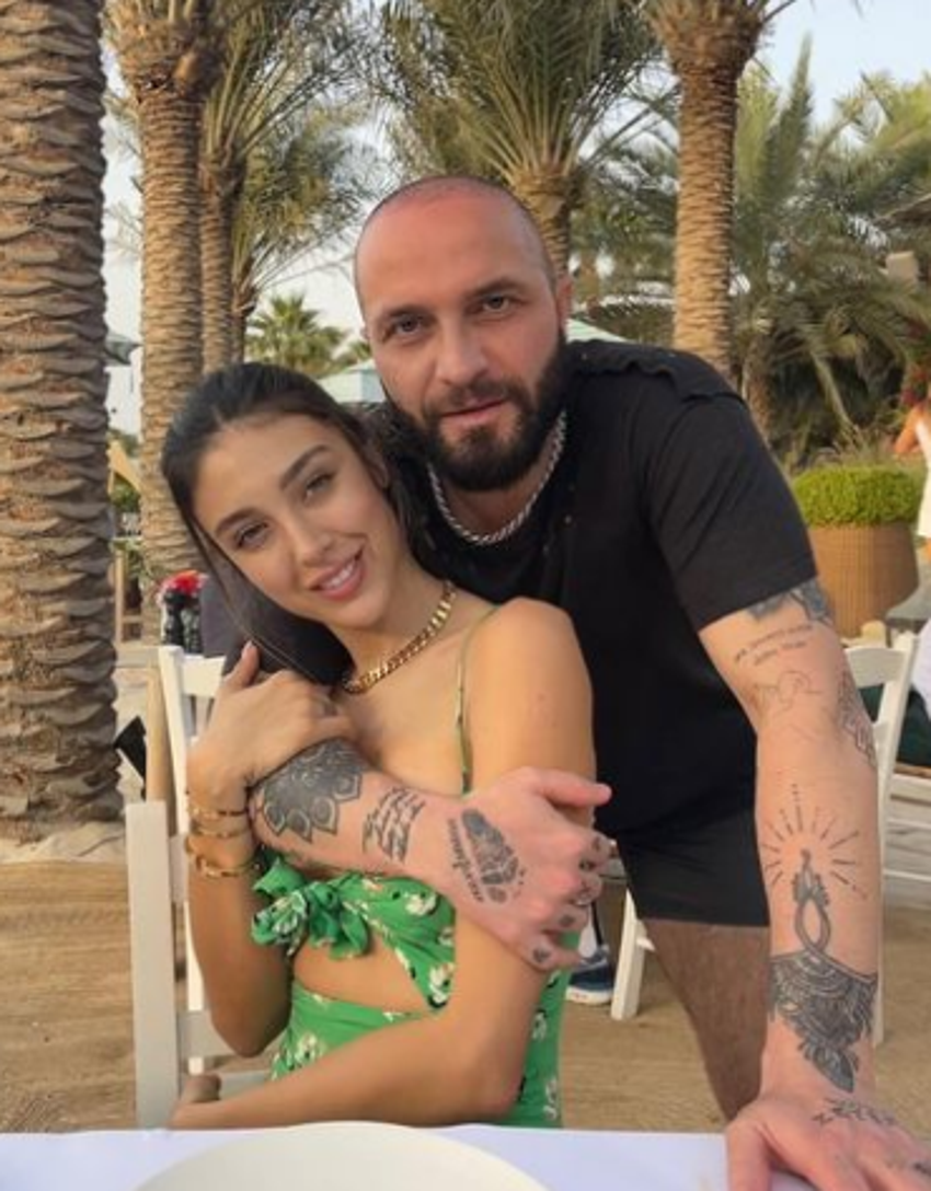 Özlem Ada Şahin karın kası estetiği mi yaptırdı?