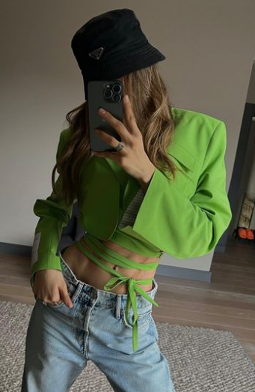 Özlem Ada Şahin karın kası estetiği mi yaptırdı?