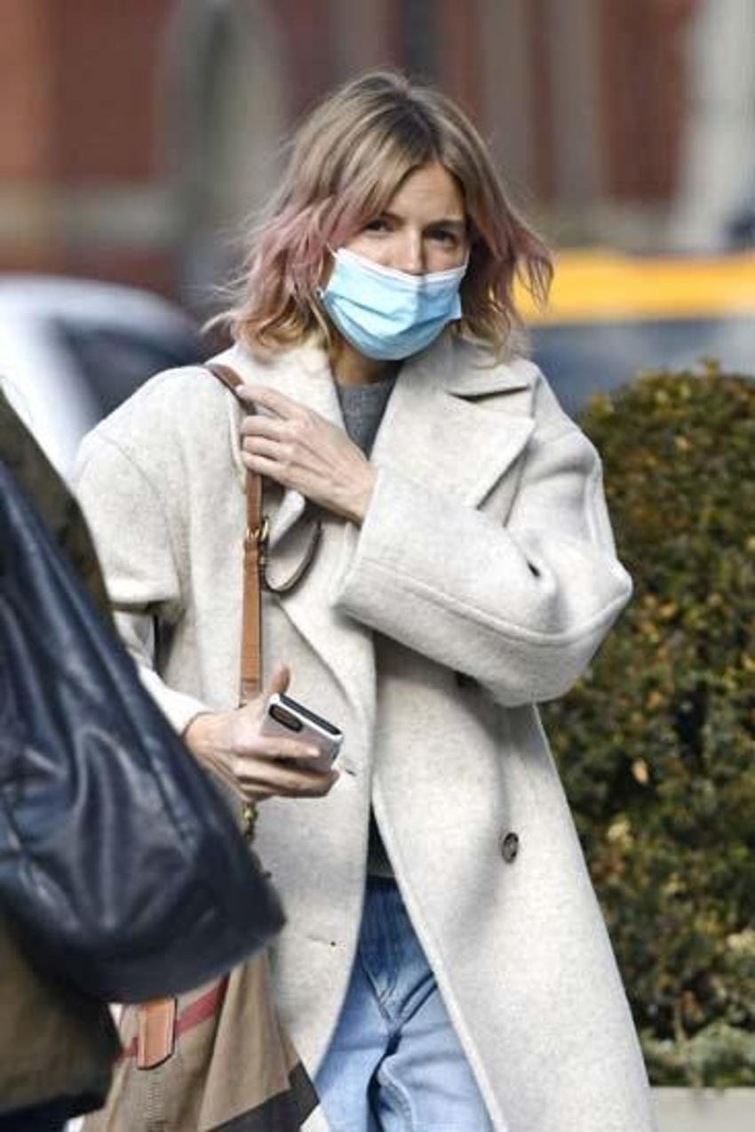 Oyuncu Sienna Miller yumurtalarını dondurduğunu açıkladı!