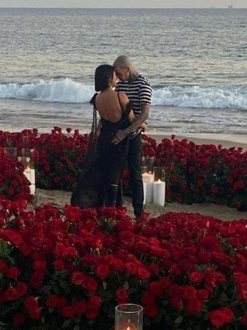 Kourtney Kardashian ile Travis Barker evlendi!