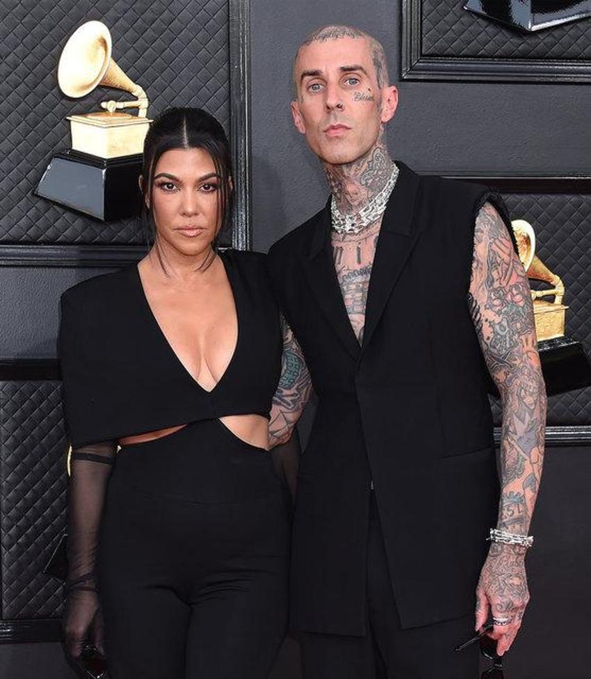 Kourtney Kardashian ile Travis Barker evlendi!