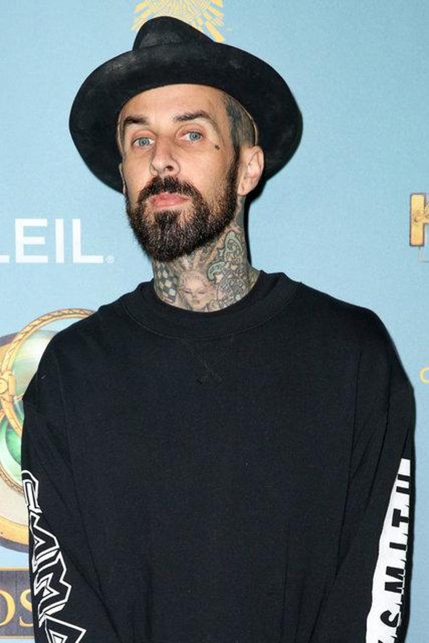 Kourtney Kardashian ile Travis Barker evlendi!