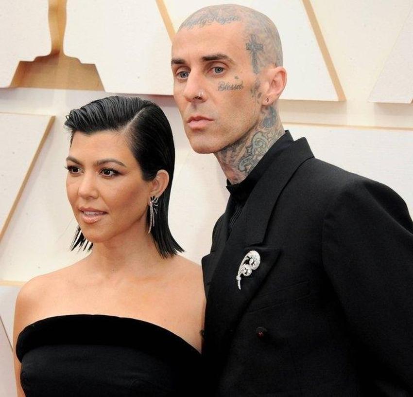 Kourtney Kardashian ile Travis Barker evlendi!