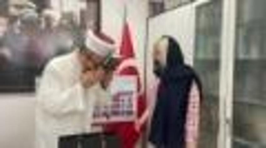 Ezan sesinden etkilenen Ukraynalı kadın Müslüman oldu
