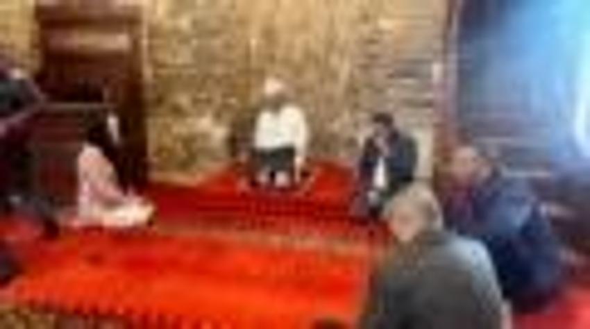 Ezan sesinden etkilenen Ukraynalı kadın Müslüman oldu