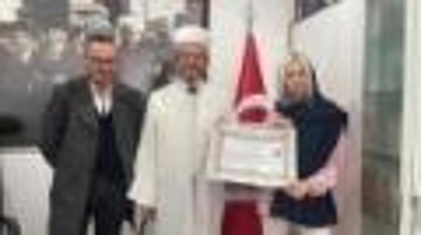 Ezan sesinden etkilenen Ukraynalı kadın Müslüman oldu