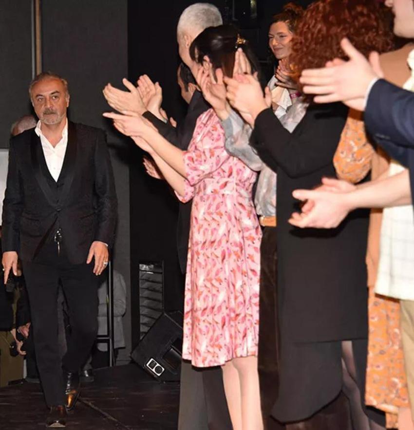 'Aydınlıkevler'e görkemli gala! Demet Akbağ'ın duygusal anları...