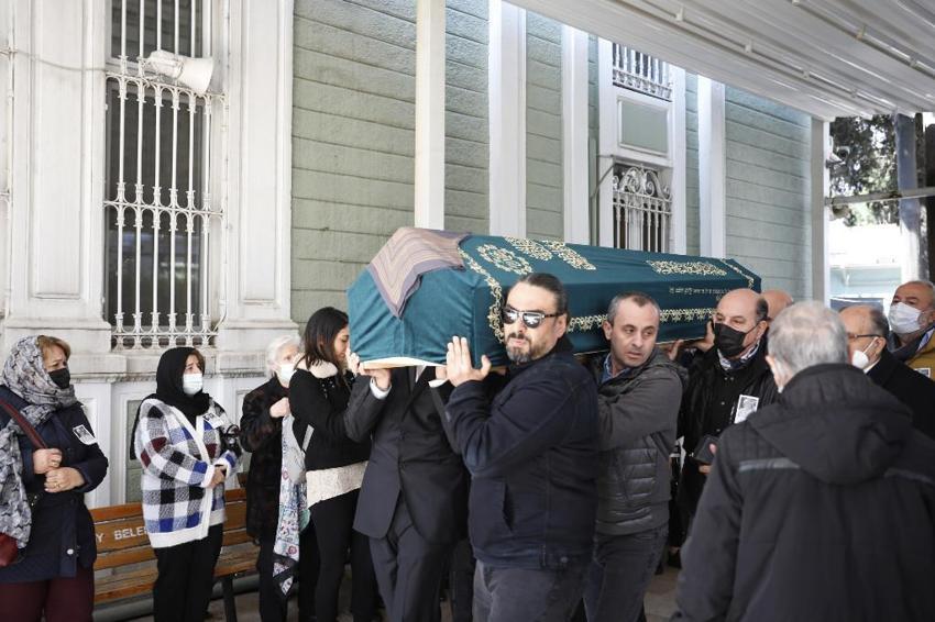 Kargo Grubu'nun eski solisti Koray Candemir'in acı günü! Annesi son yolculuğuna uğurlandı