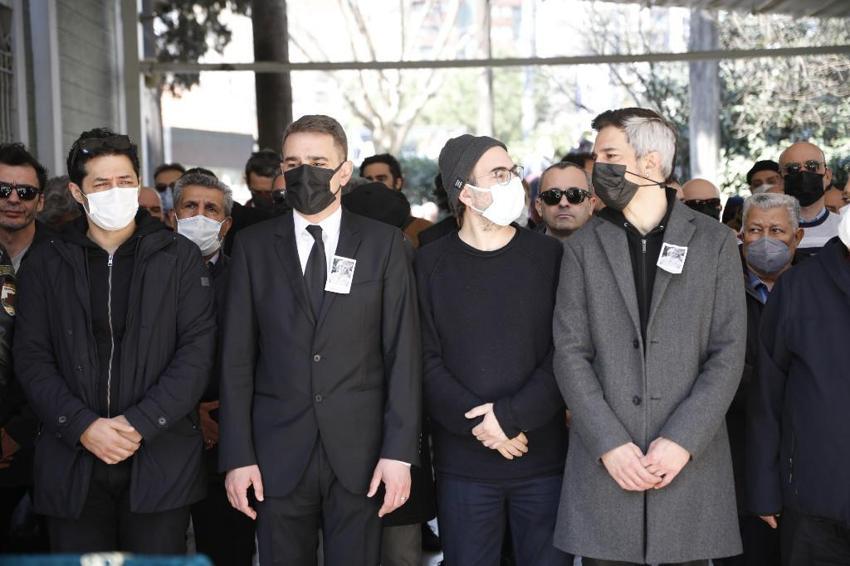 Kargo Grubu'nun eski solisti Koray Candemir'in acı günü! Annesi son yolculuğuna uğurlandı