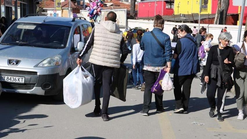 Çarşı ve pazarda Bulgar turist bereketi: Adım atacak yer kalmadı